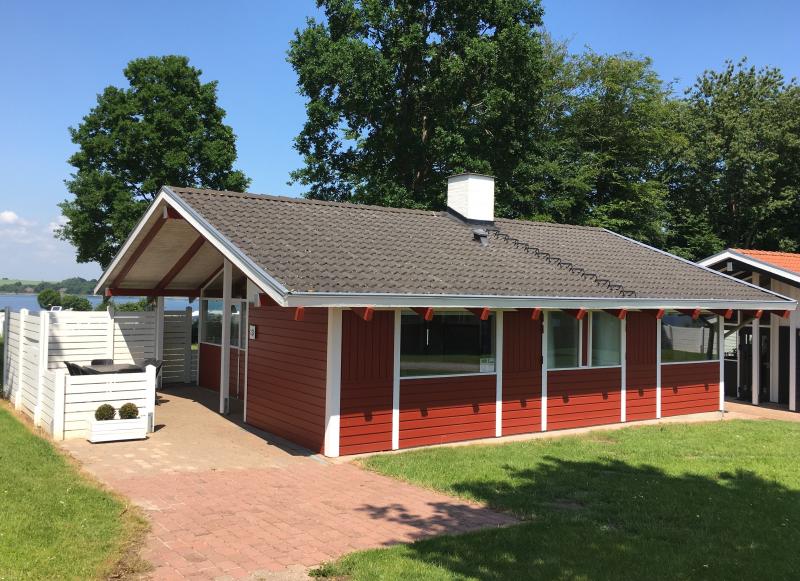 Vedholdende Cafe specielt Høj kvalitet ! Komplet nyrenoveret. Havudsigt. Yderst børnevenligt. Kun 150  meter til badestrand, pool eller legeplads